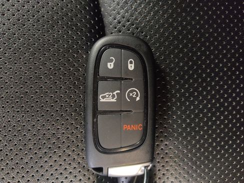 Used 2020 Jeep Cherokee Limited w/ Technology Group image 32