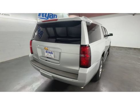 Used 2016 Chevrolet Suburban LT RWD image 8