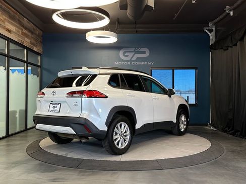 Used 2024 Toyota Corolla Cross LE image 3