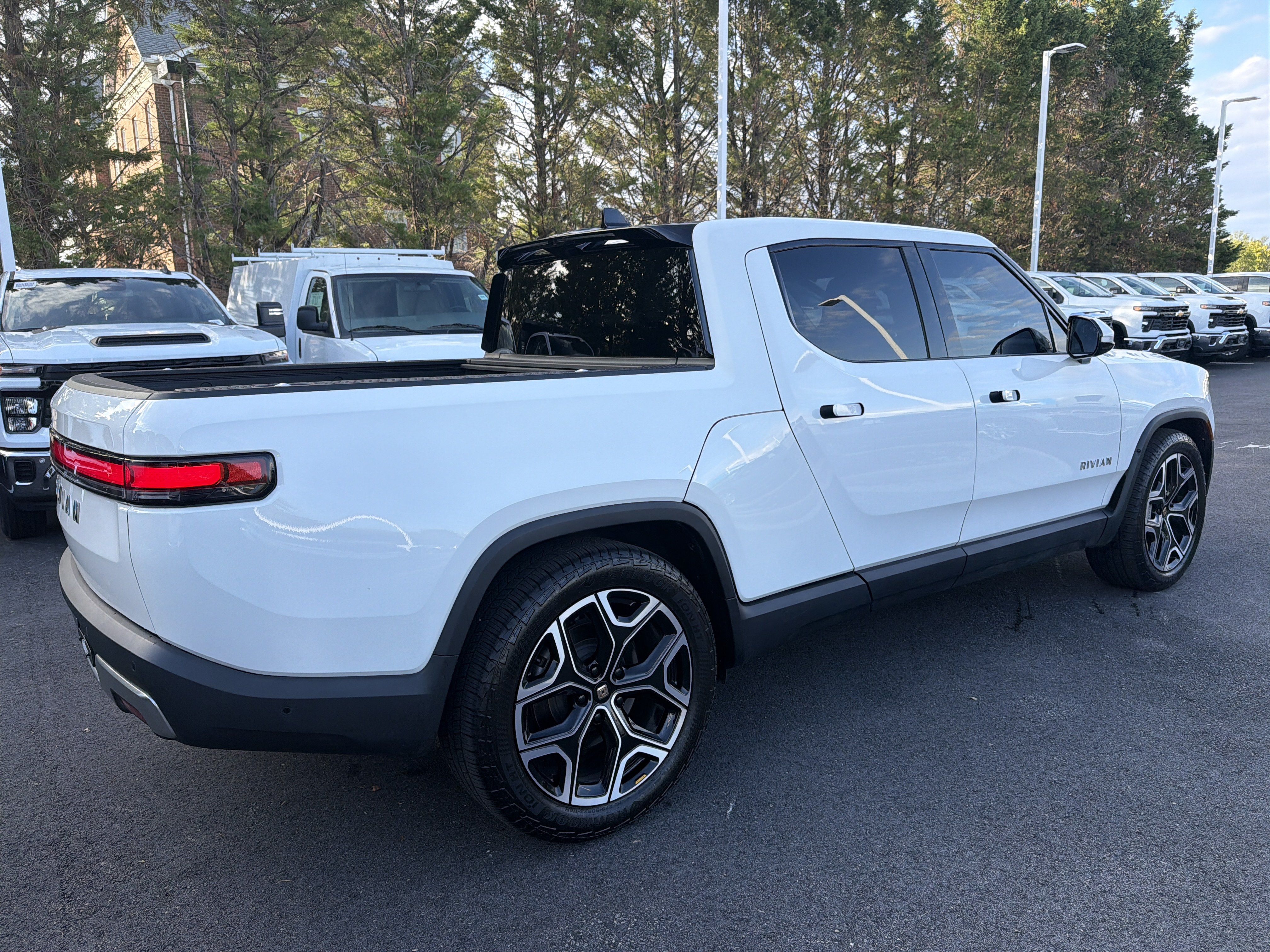 Used 2023 Rivian R1T Adventure Dual AWD/4WD image 10
