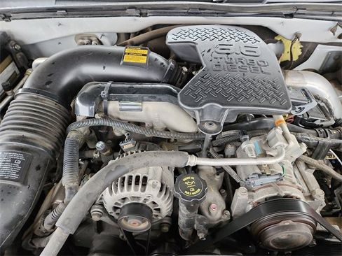 Used 2005 Chevrolet Silverado 2500 LT w/ Heavy-Duty Power Package image 28