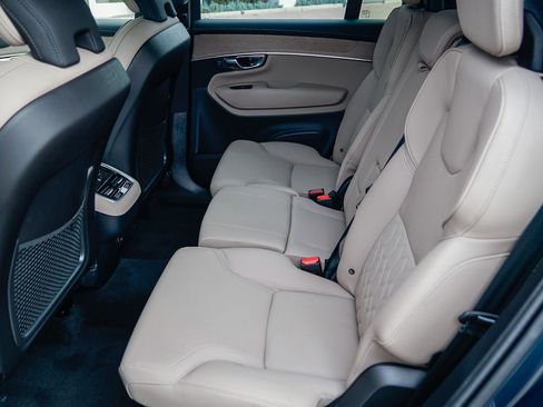 Certified 2025 Volvo XC90 B5 Plus image 20