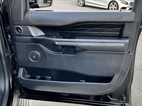 Used 2020 Ford Expedition Platinum image 21