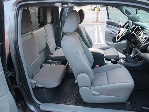 Used 2012 Toyota Tacoma 4x4 Access Cab image 9