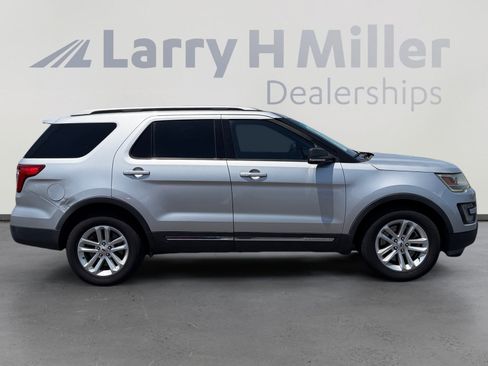 Used 2017 Ford Explorer XLT w/ Equipment Group 202A FWD image 6