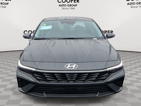 New 2025 Hyundai Elantra Limited image 2
