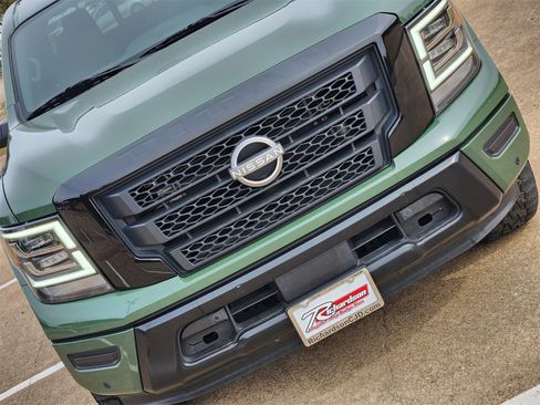 Used 2024 Nissan Titan SV w/ SV Bronze Edition Package image 14