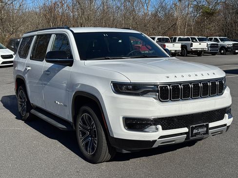 Used 2024 Jeep Wagoneer Series II w/ Flexible Seating Group image 3