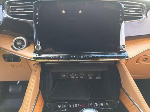 Used 2022 Jeep Grand Wagoneer Series III w/ Rear Seat Video Group 1 image 11