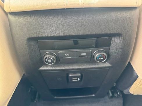 Used 2023 Chevrolet Traverse LS AWD/4WD image 17