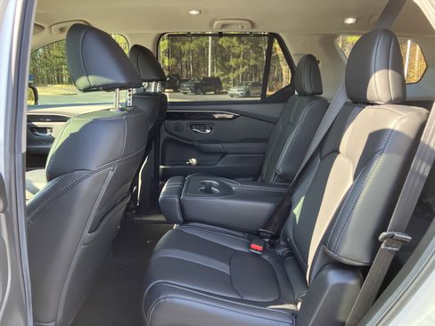 Certified 2025 Honda Pilot EX-L image 33
