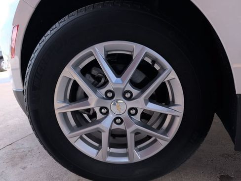 Used 2023 Chevrolet Equinox LS FWD image 24