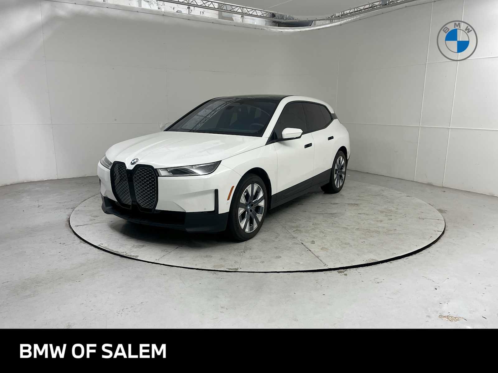 Used 2025 BMW iX xDrive50 AWD/4WD image 1