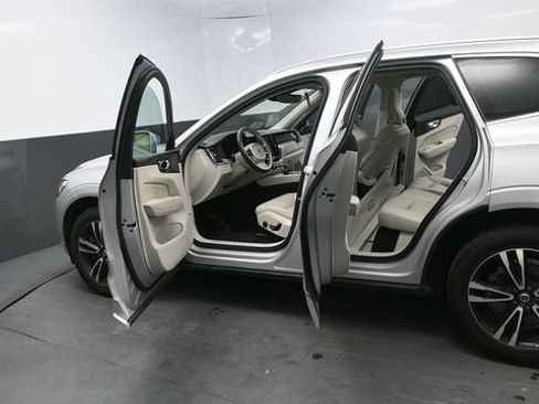 Used 2019 Volvo XC60 T6 Momentum w/ Multimedia Package AWD/4WD image 7