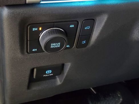 Certified 2025 Ford Expedition Platinum image 9