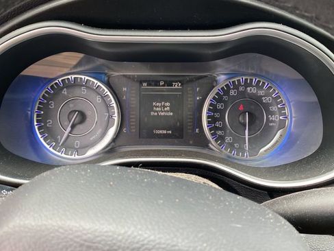 Used 2015 Chrysler 200 Limited w/ Convenience Group FWD image 7