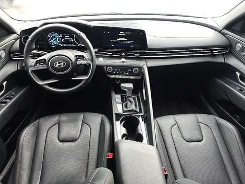 Used 2025 Hyundai Elantra Limited FWD image 12