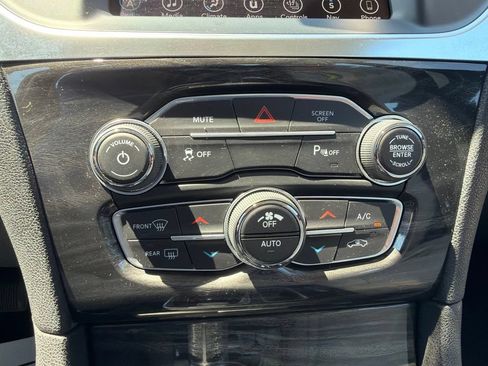 Used 2017 Chrysler 300 Limited w/ 300 Premium Group RWD image 19