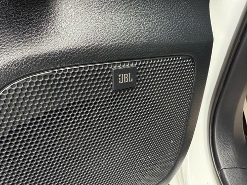 Used 2016 Toyota Tacoma Limited image 22