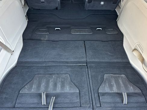 Used 2023 Chrysler Pacifica Touring-L FWD image 17