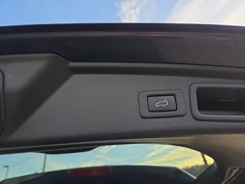 Used 2018 Subaru Forester 2.5i Touring w/ Popular Package #3B image 21