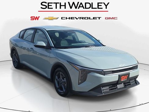 Used 2025 Kia K4 LXS image 1
