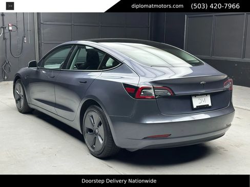 Used 2023 Tesla Model 3 Standard Range image 4