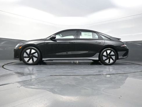 Used 2025 Hyundai Ioniq 6 SE RWD image 31