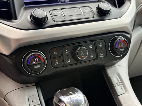 Used 2019 GMC Acadia SLT AWD/4WD image 56