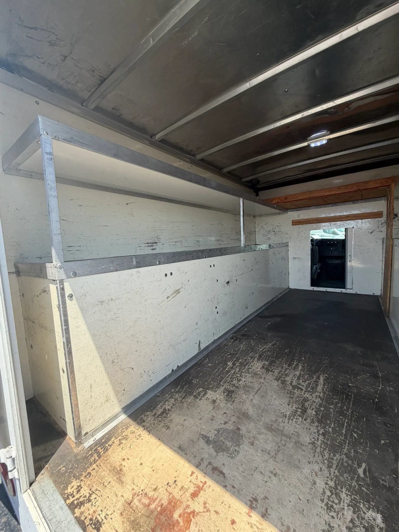 Used 2018 Chevrolet Express 3500 w/ Chrome Appearance Package RWD image 14