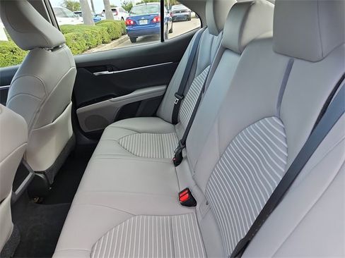 Used 2020 Toyota Camry SE image 12