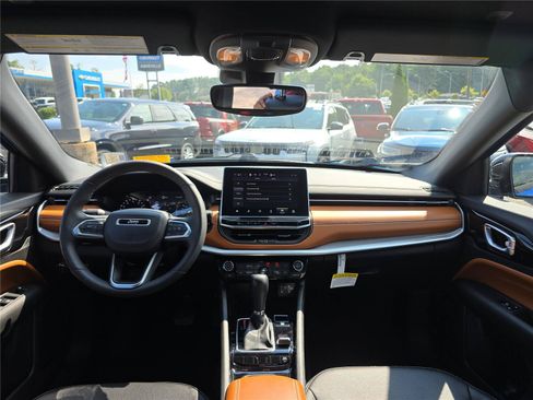 Used 2025 Jeep Compass Limited AWD/4WD image 17