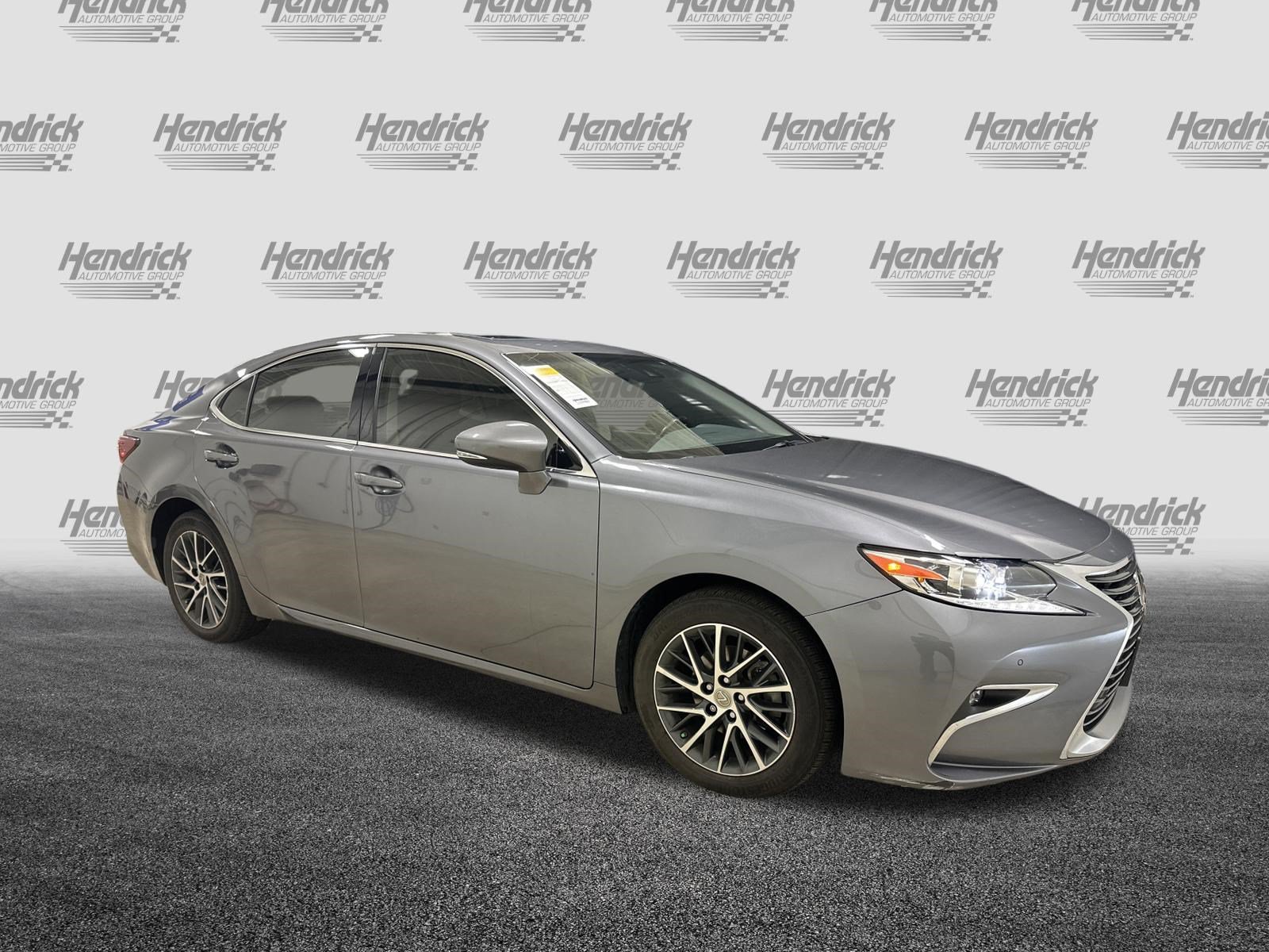 Used 2017 Lexus ES 350 w/ Luxury Package FWD image 2