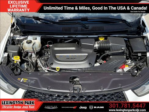 Used 2024 Chrysler Pacifica Touring-L FWD image 29