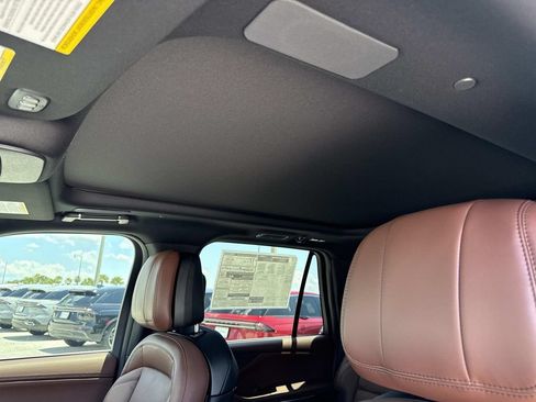 New 2026 Lincoln Navigator Reserve AWD/4WD image 34