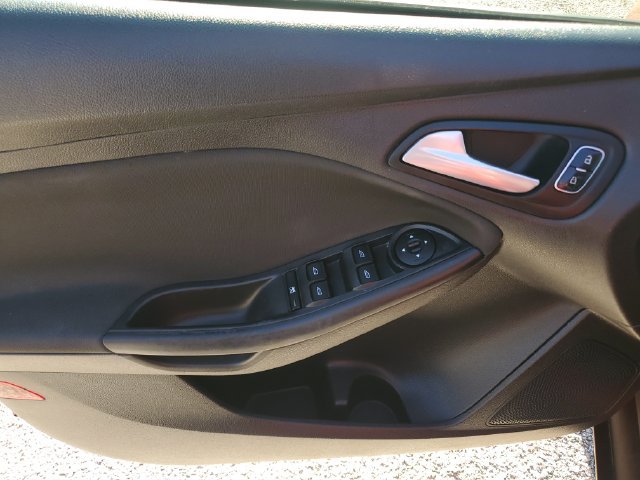 Used 2017 Ford Focus SE FWD image 18