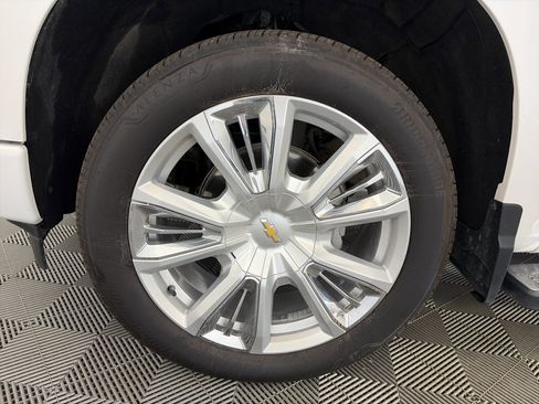 Certified 2024 Chevrolet Silverado 1500 High Country w/ High Country Premium Package AWD/4WD image 13