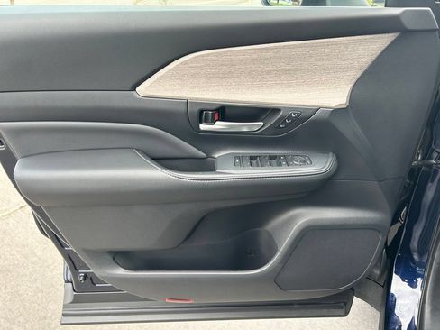 Used 2025 Toyota Grand Highlander AWD Hybrid image 11