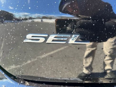 Certified 2022 Ford Edge SEL w/ Convenience Package image 40