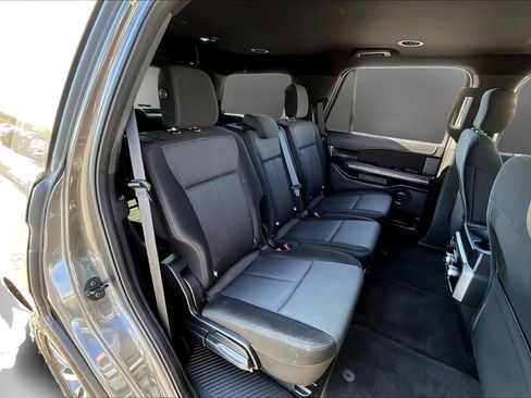 Used 2019 Ford Expedition XLT image 25