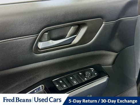 Used 2023 Nissan Pathfinder SL AWD/4WD image 23