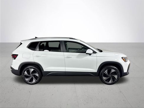 New 2025 Volkswagen Taos SE image 5
