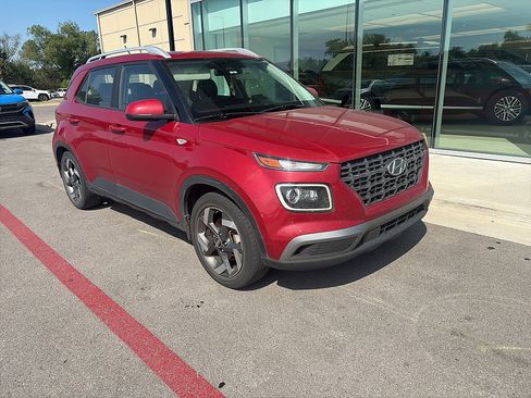 Used 2023 Hyundai Venue Limited FWD image 1
