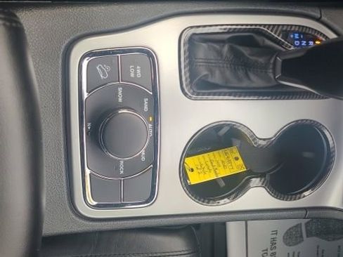 Used 2020 Jeep Grand Cherokee Laredo w/ Quick Order Package 2BN North image 16