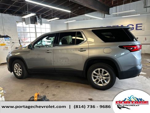 Used 2023 Chevrolet Traverse LS image 2