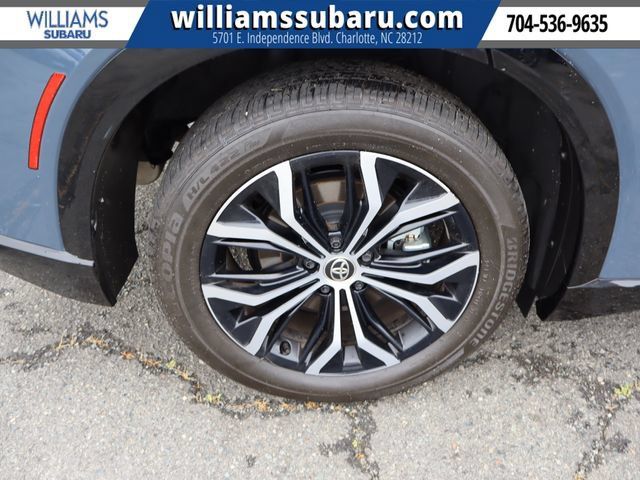 Used 2025 Toyota Crown Signia AWD/4WD image 37