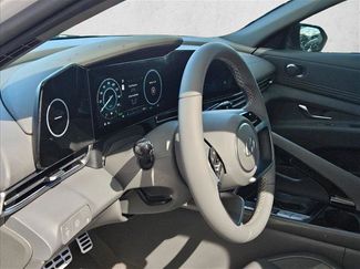 Used 2025 Hyundai Elantra SEL FWD video 3
