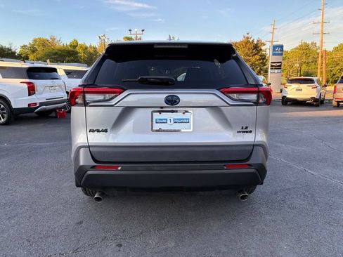 Used 2021 Toyota RAV4 LE AWD/4WD image 6