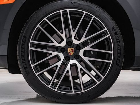 Certified 2026 Porsche Macan AWD/4WD image 13