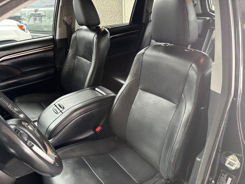 Used 2014 Toyota Highlander Limited image 6